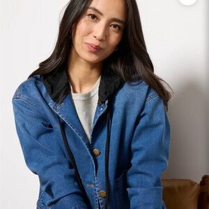 Evereve Women's Blue Denim Jacket with Black Hood M NWOT